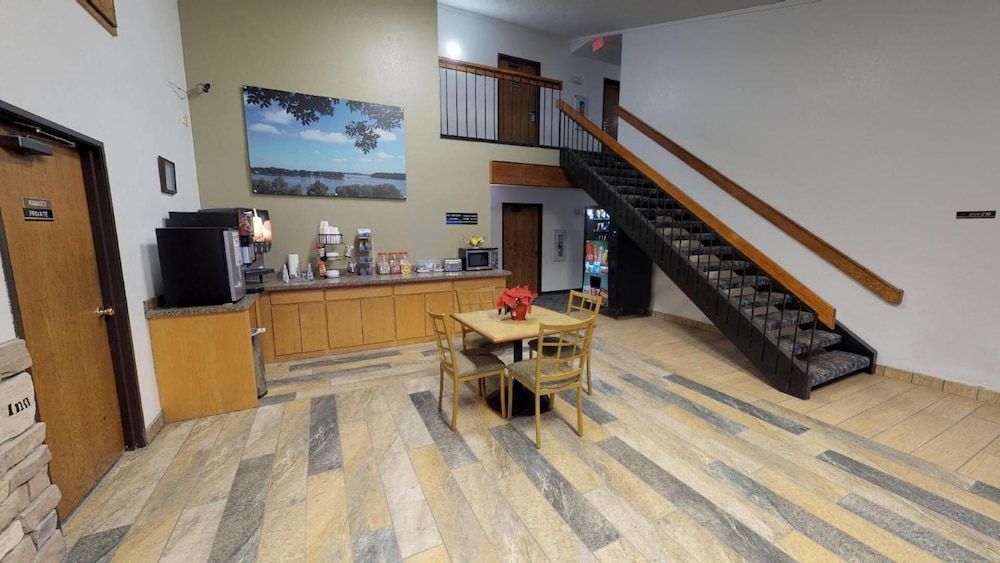 Waconia Inn & Suites - photo 22