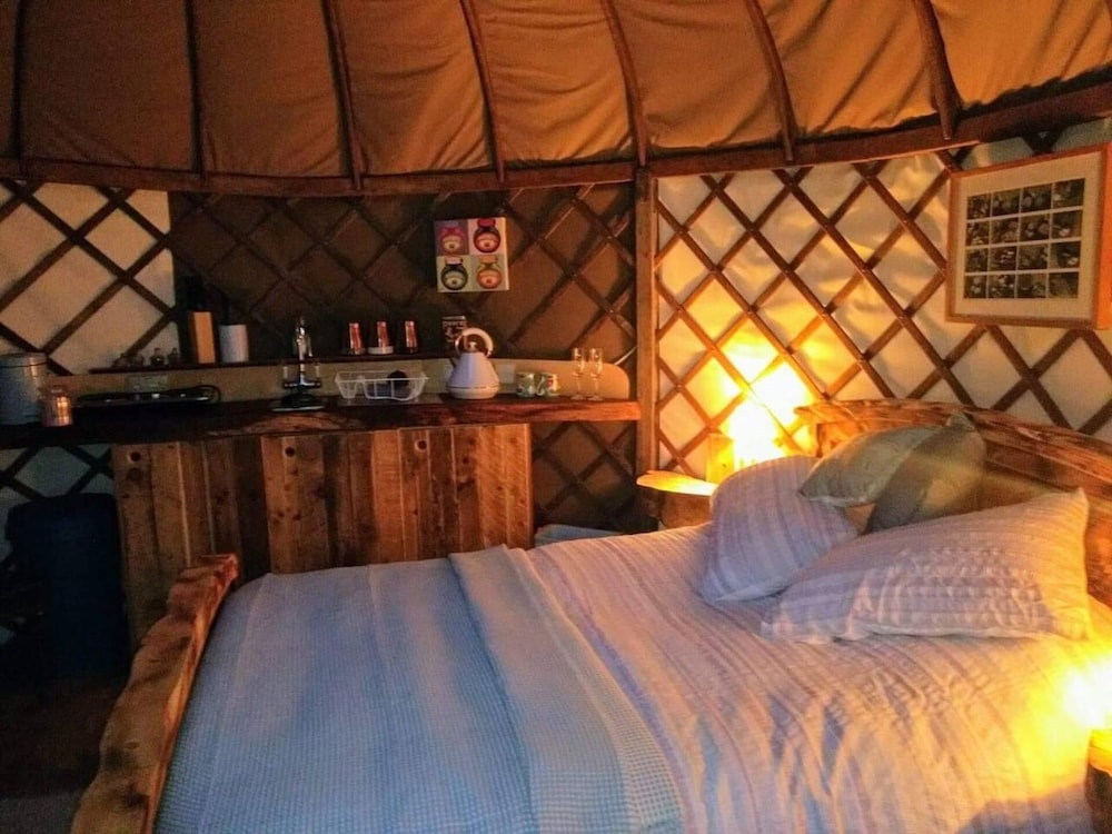 Bembridge Harbour Yurt Log Burner WiFi in Bembridge, United Kingdom