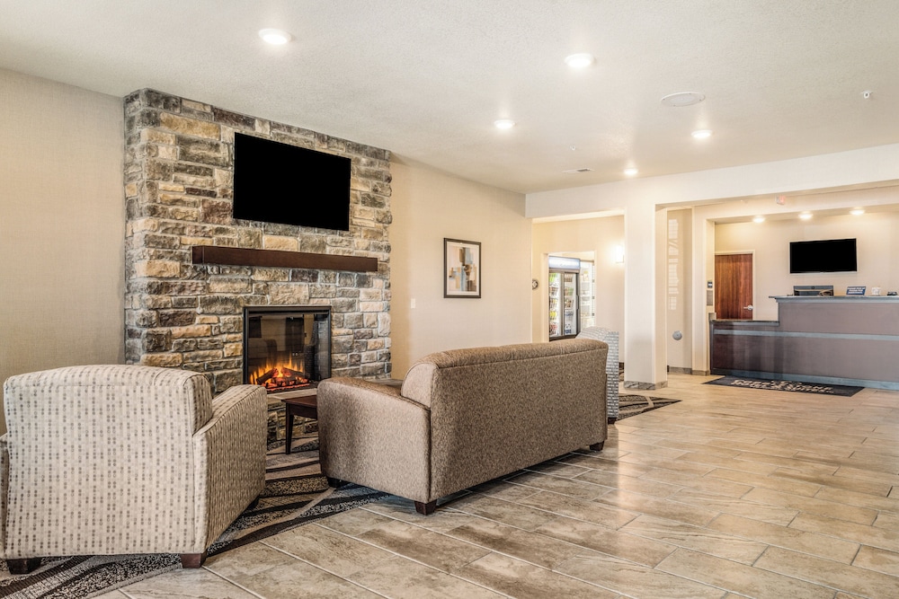 Cobblestone Hotel & Suites Newport - photo 4