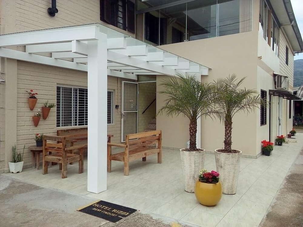 Hotel Rizzi — hotel in Encantado
