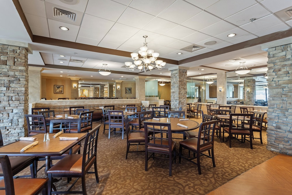 Crowne Plaza Executive Center Baton Rouge by IHG - photo 105