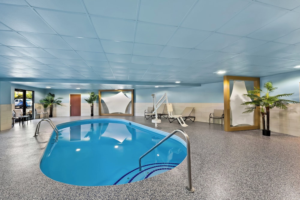 Holiday Inn Express & Suites Raleigh NE Medical Ctr Area by IHG - photo 33