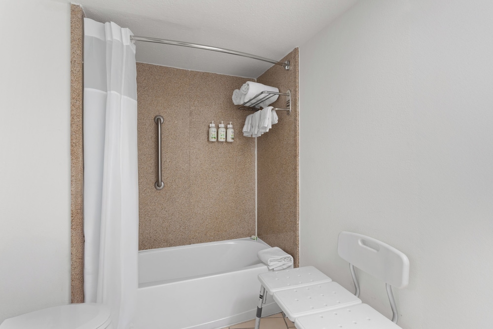 Baymont by Wyndham Orlando North Millenia - photo 18
