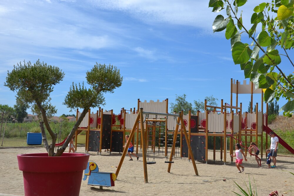 Camping Les Salisses — 4-Star Luxury Hotel in Vias, France