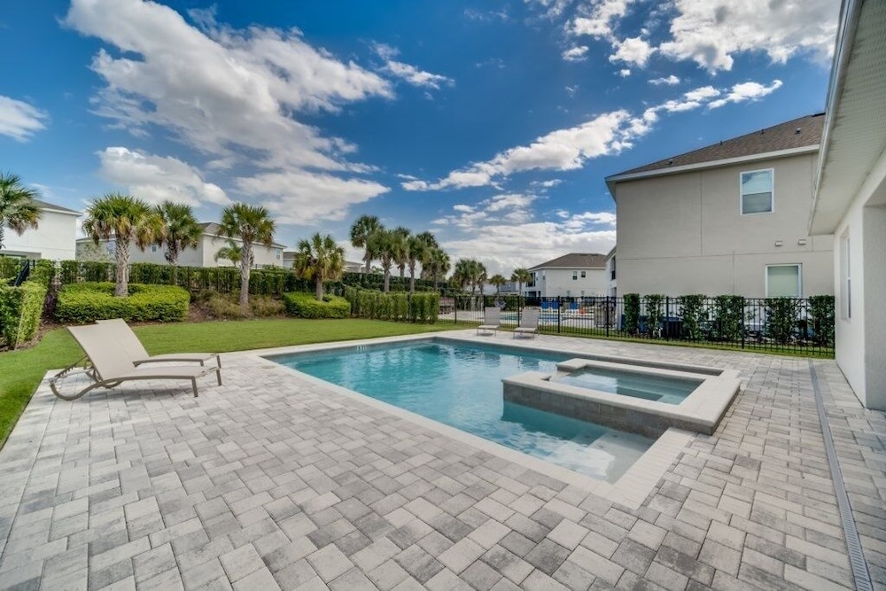 Brand New Encore Resort 5 Bed Resort Home 5 Bedroom Villa - photo 34