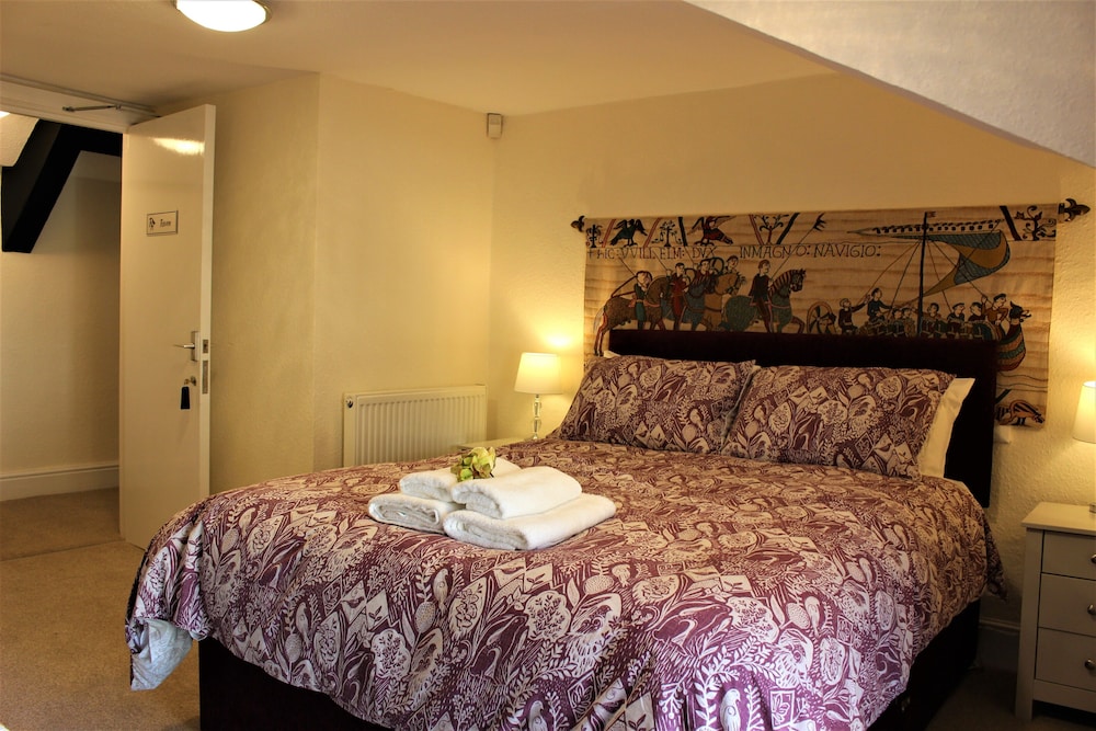 Raven Haven Glastonbury in Glastonbury, United Kingdom