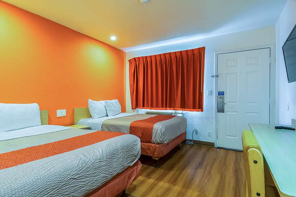 Motel 6 Bakersfield CA Airport - photo 17