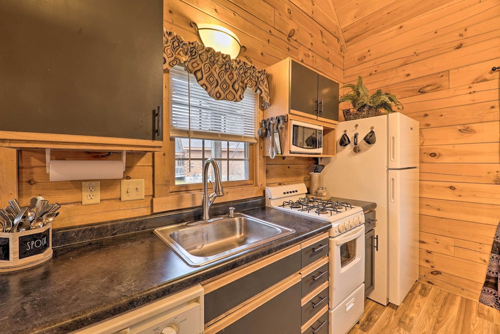 Charming Log Cabin at Double JJ Ranch Resort - photo 9