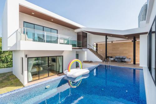 Movenpick Residences 3 Bedroom Pool Villa Beach Access Na Jomtien Pattaya — 5-Star Luxury Hotel in Sattahip, Thailand