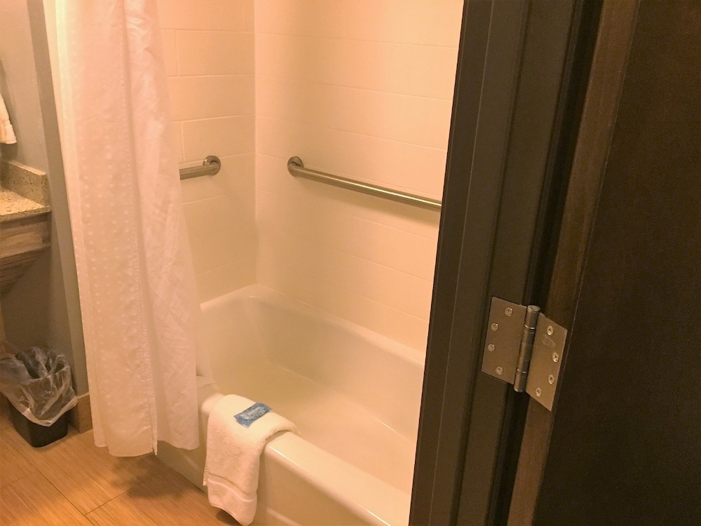 Holiday Inn Express & Suites Perry National Fairground Area #34 by IHG - photo 36