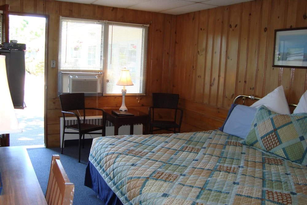 Town & Beach Motel - photo 22