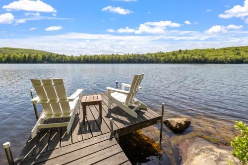 Pond Retreat at the Beach — 4-Star Luxury Hotel in New Durham, United States