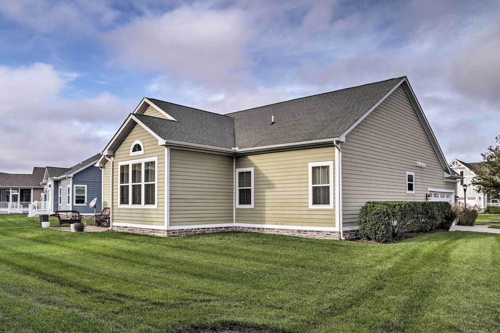 Great for Groups: Bayside Resort Home w Patio — hotel in Selbyville