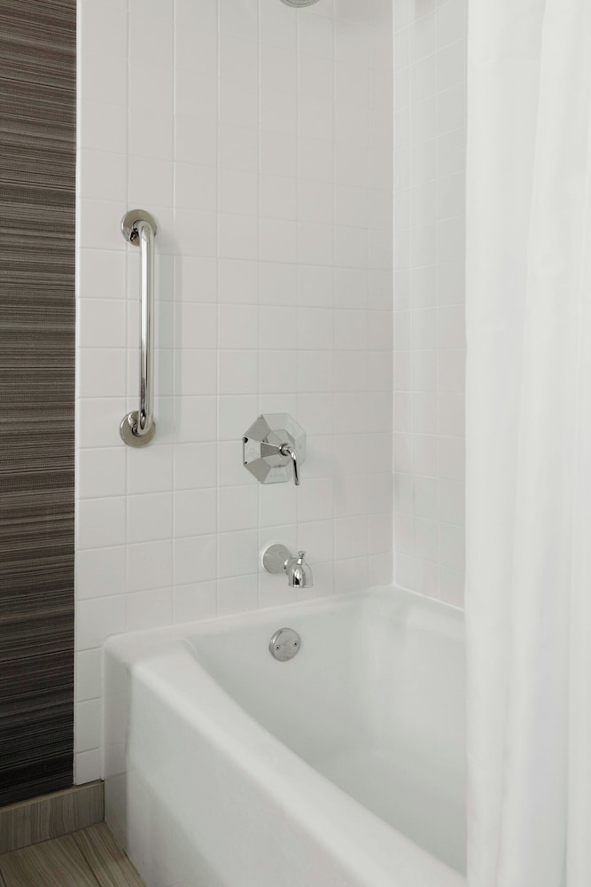 Newark Liberty International Airport Marriott - photo 25