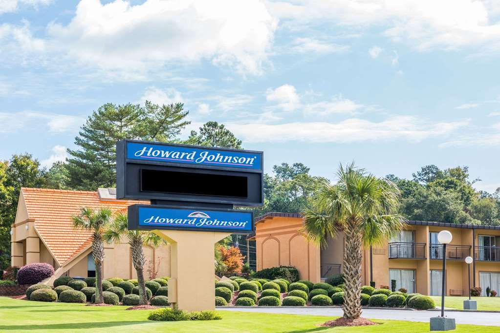 Howard Johnson by Wyndham Athens in Athens, United States