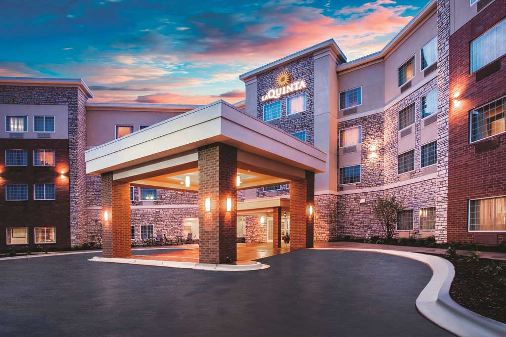 La Quinta Inn & Suites by Wyndham St. Paul Woodbury - photo 4