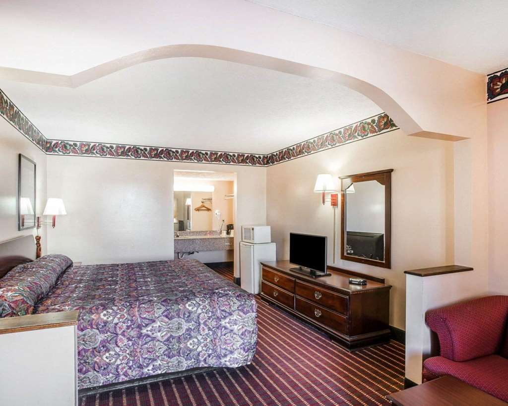Econo Lodge McDonough South - photo 22