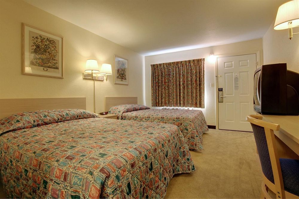 Carbondale Value Inn & Suites - photo 5