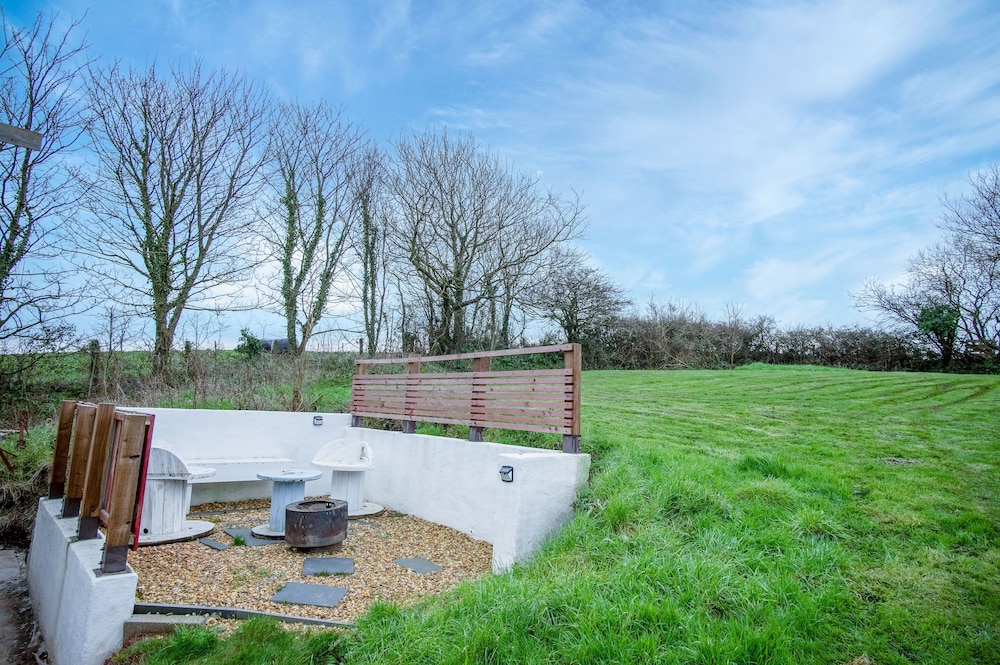 The Anchor Light 1 Bed Freshwest Beach Retreat in Pembroke, United Kingdom