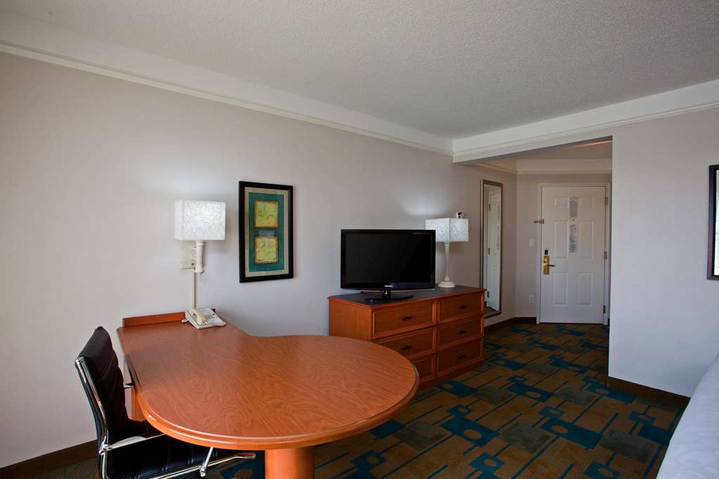 La Quinta Inn & Suites by Wyndham Winston Salem - photo 21