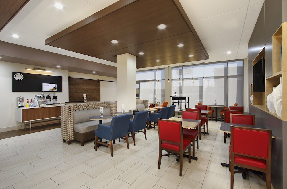 Holiday Inn Express & Suites Brookshire Katy Freeway by IHG - photo 23