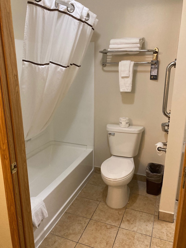 Super 8 by Wyndham Chisago City - photo 24