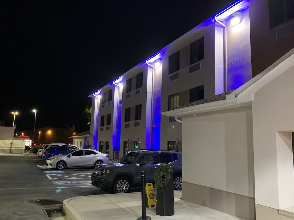 Days Inn by Wyndham McDonough - photo 82