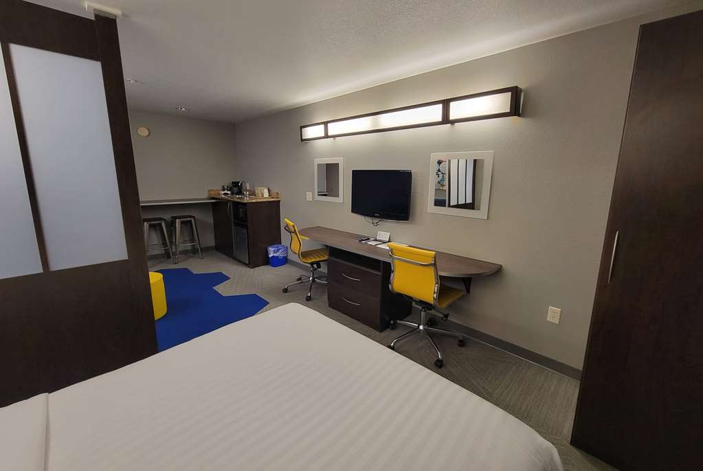 Microtel Inn & Suites by Wyndham Council Bluffs Omaha - photo 28