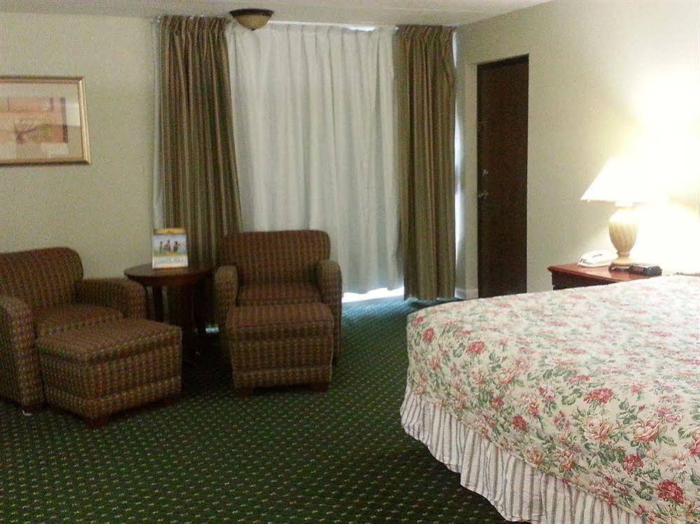 Four Seasons Motor Lodge