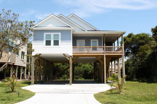 Bonne Mer by Oak Island Accommodations - featured photo
