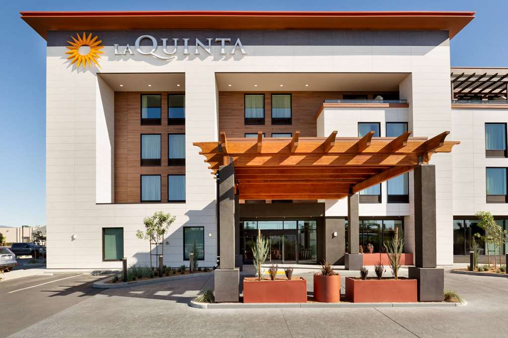 La Quinta Inn & Suites Santa Rosa Sonoma - featured photo