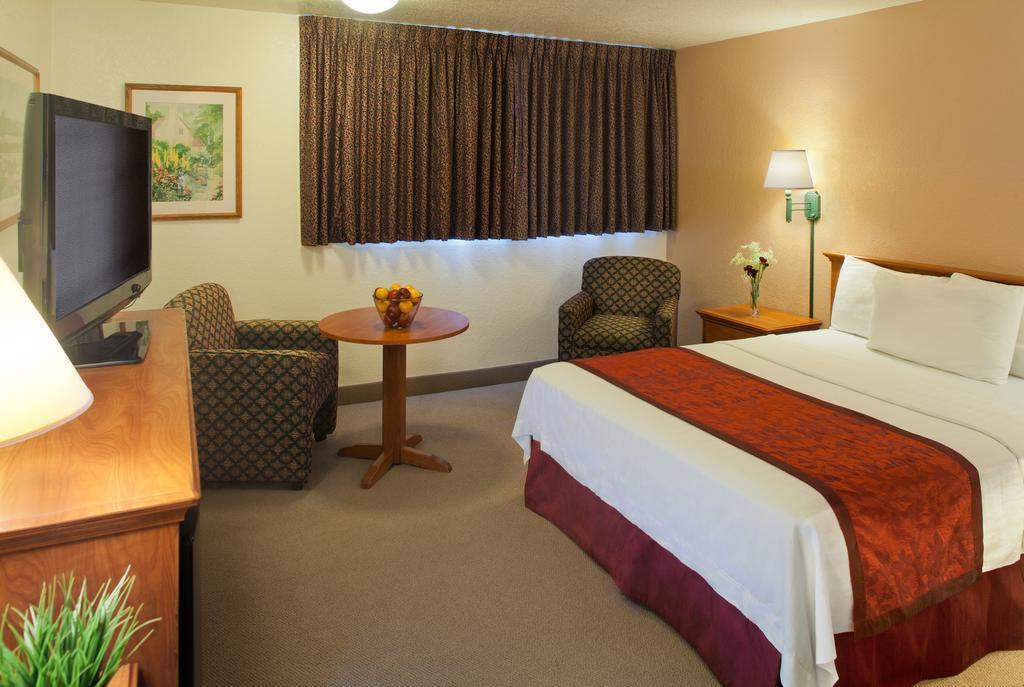 Windmill Inn Of Roseburg - photo 13