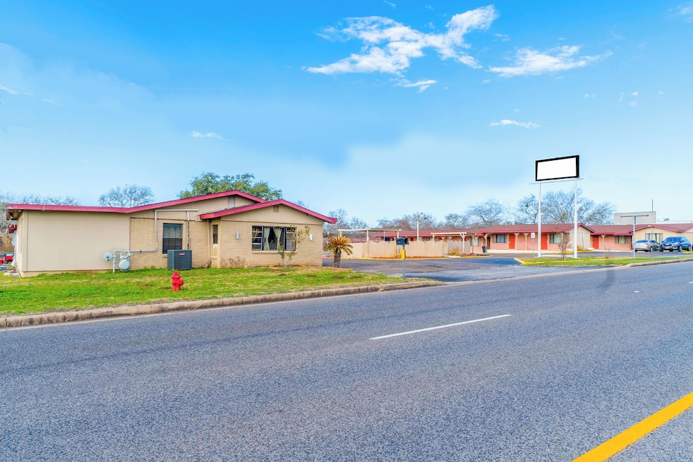 Oyo Hotel Beeville Us 181 - photo 104