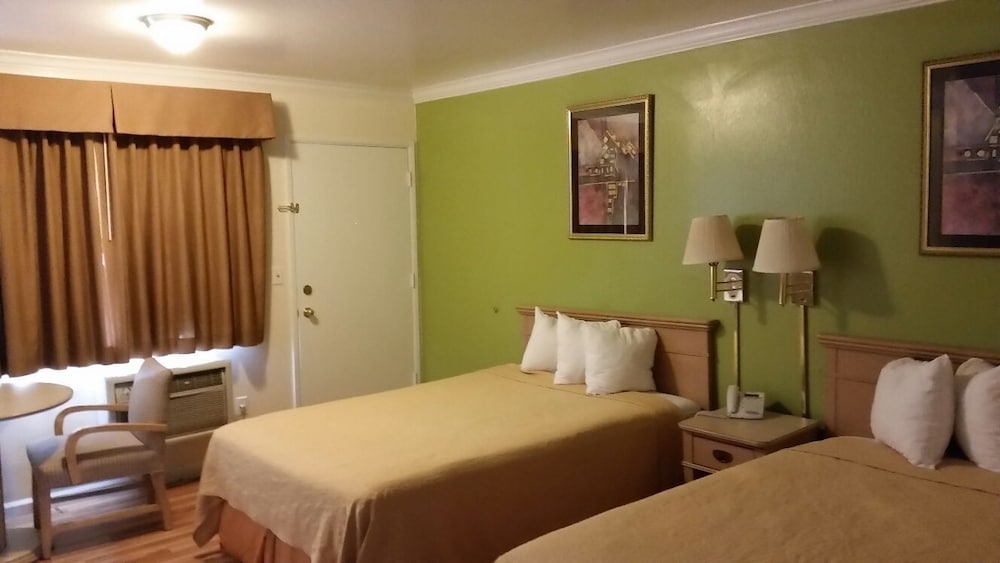 Kelseyville Motel - photo 2
