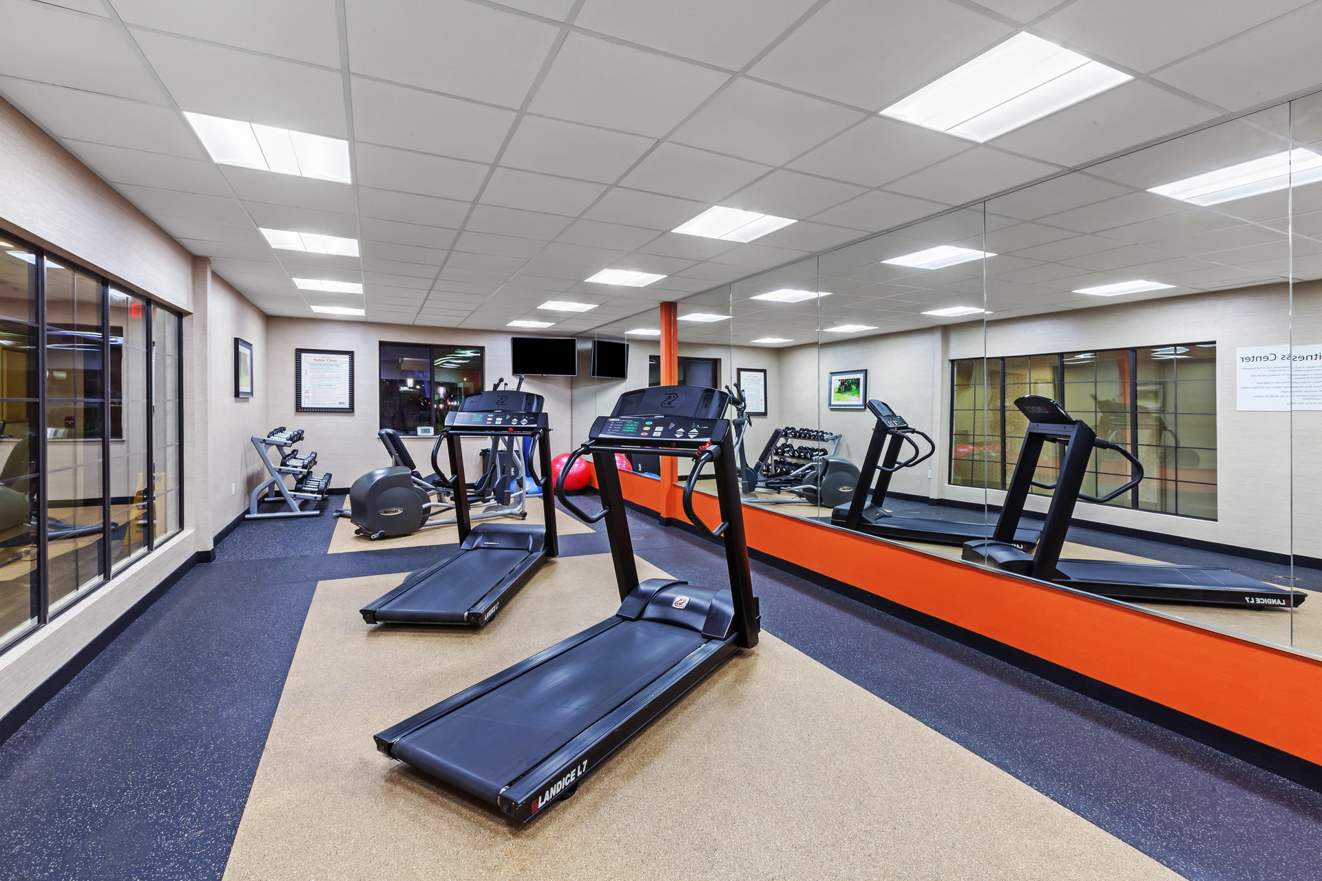 Holiday Inn Express & Suites Houston East by IHG - photo 5