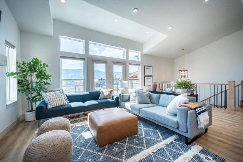 Private Powder Mtn B2 Desk Hot Tub Ski Retreat in Eden, United States