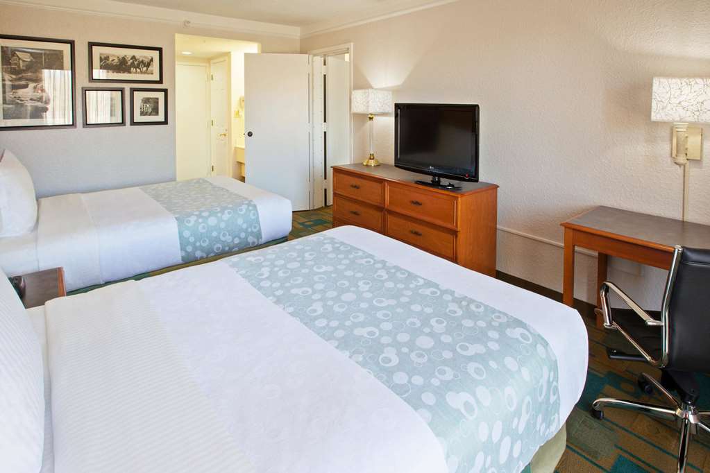 La Quinta Inn & Suites by Wyndham Nashville Airport Opryland - photo 46