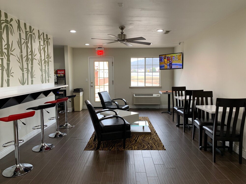 Regency 7 Motel - photo 16