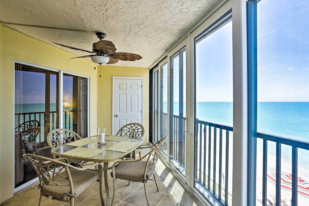 Beachfront Englewood Condo with Community Pool — 4-Star Luxury Hotel in Englewood, United States