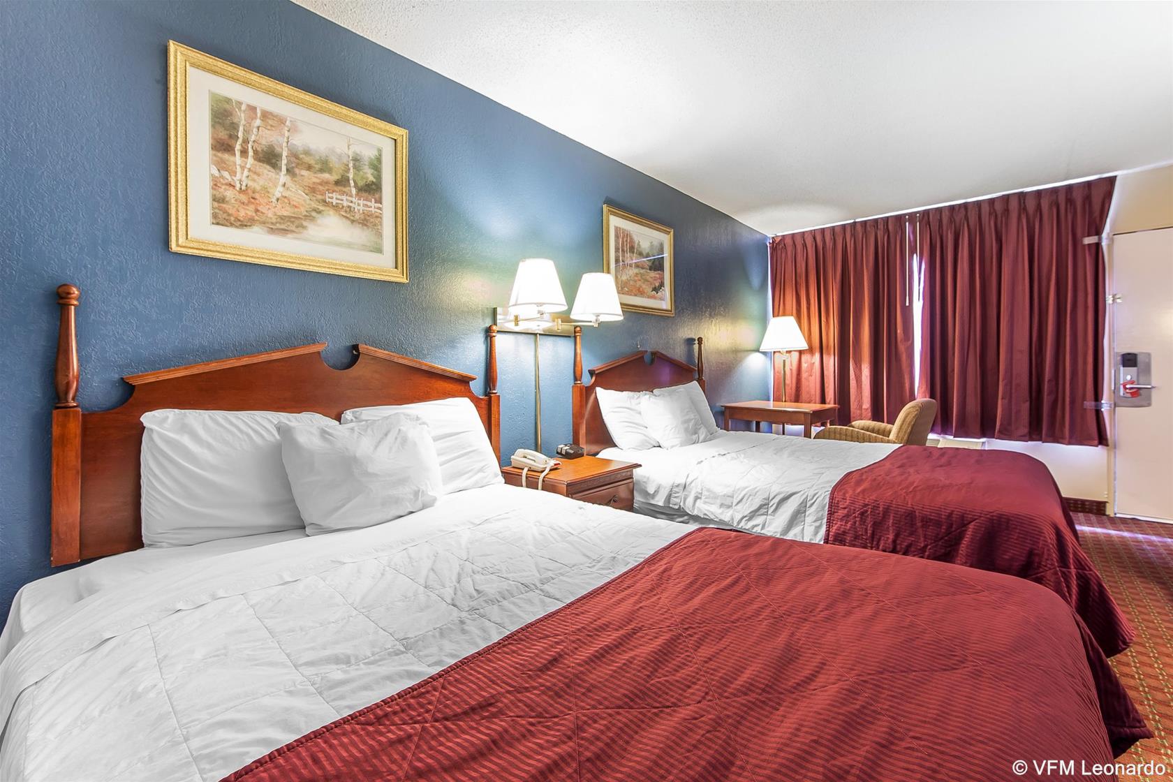 Econo Lodge Cleveland - photo 4