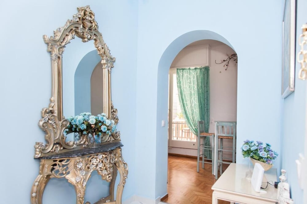 Charming Apartment in Pagkrati GTD95602 — 4-Star Luxury Hotel in Athens, Greece