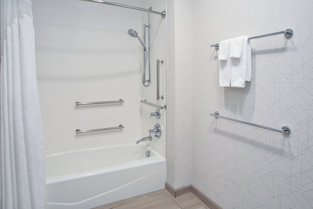 Holiday Inn Express Hotel & Suites Belleville by IHG - photo 36