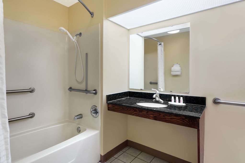 Baymont by Wyndham Thomasville - photo 25