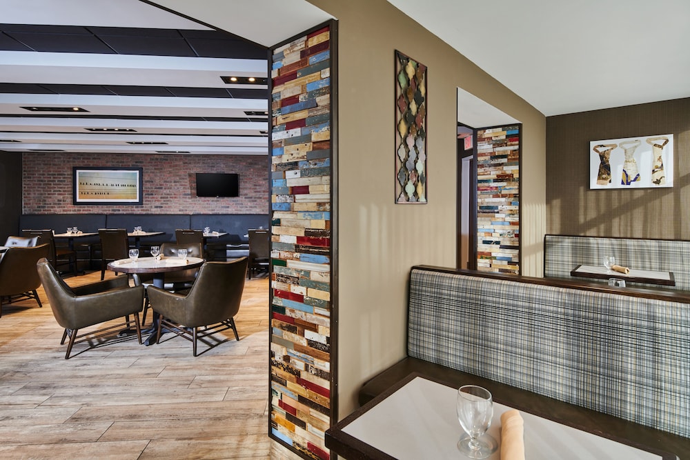 DoubleTree by Hilton Raleigh Crabtree Valley - photo 28