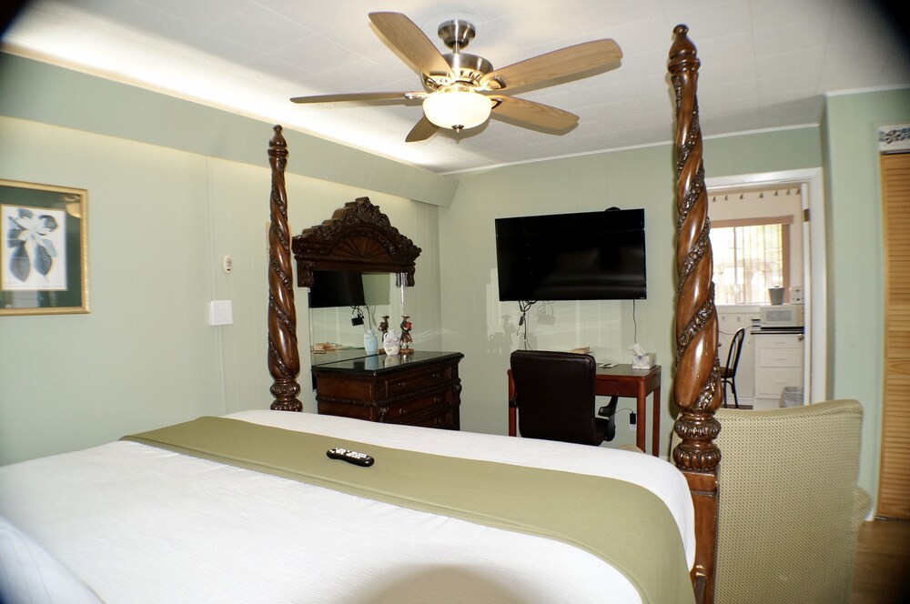 CedarWood Inn - photo 27