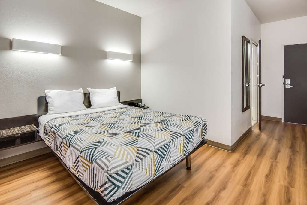 Motel 6 Cleburne TX - photo 15