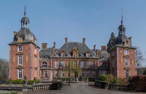 Domaine Du Chateau De La Neuville — hotel in Huy