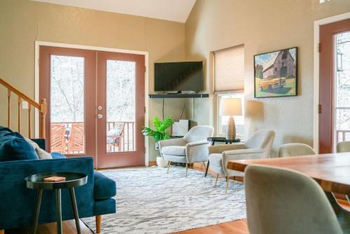 Lakeside Hideaway on Beaver Lake in Eureka Springs, United States