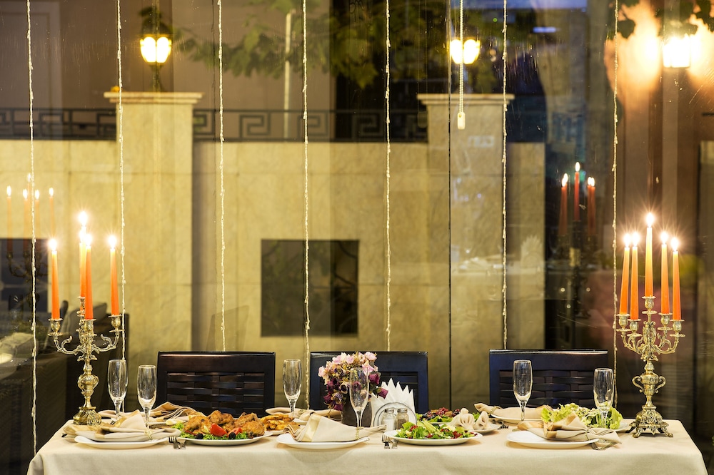 Couples dining