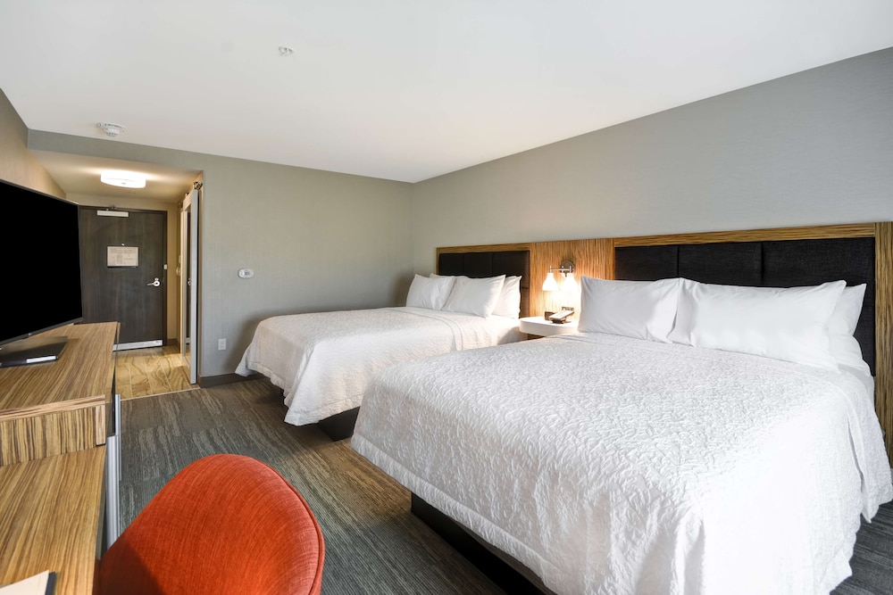Hampton Inn & Suites Detroit Warren - photo 18